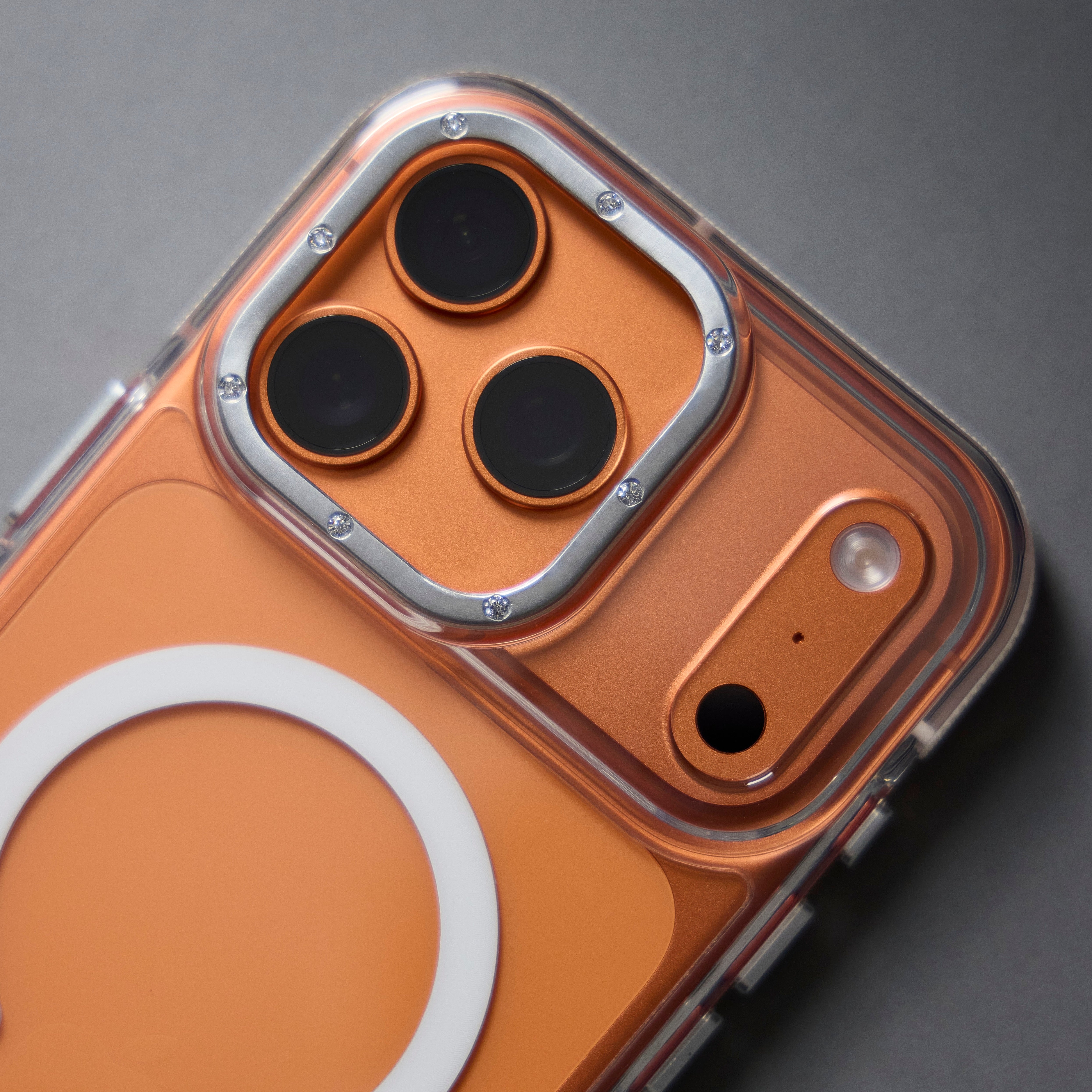 Power Vault - Nuclieus - Noucou - Apple Watch - Apple iPhone - Diamonds - Jewelry