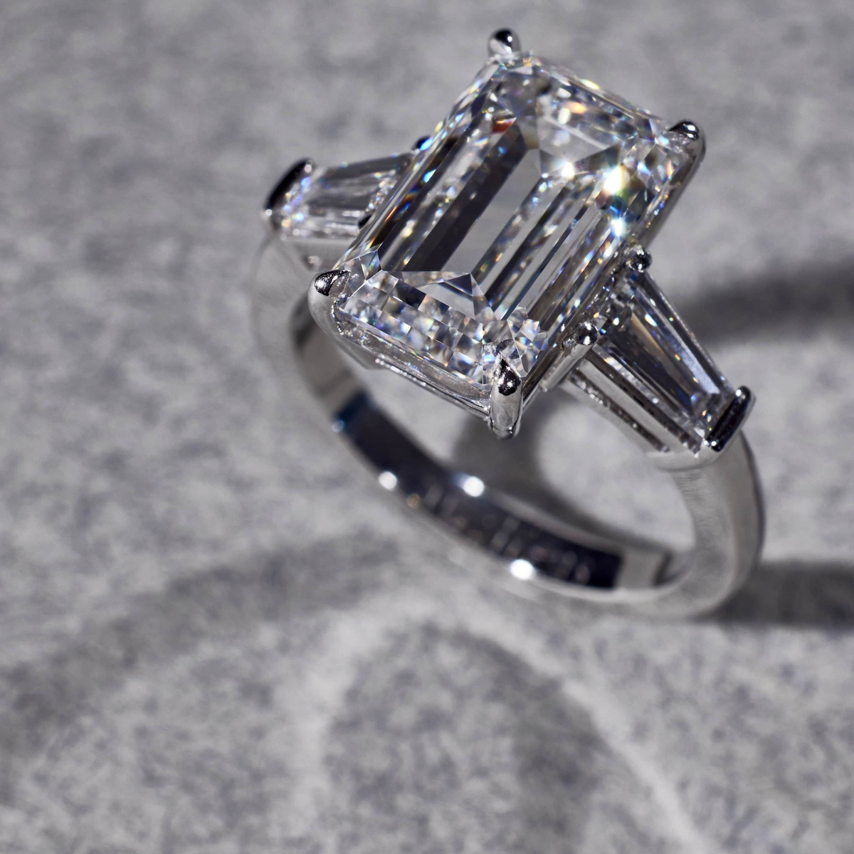 Signature Ring - Nuclieus - Noucou - Apple Watch - Apple iPhone - Diamonds - Jewelry