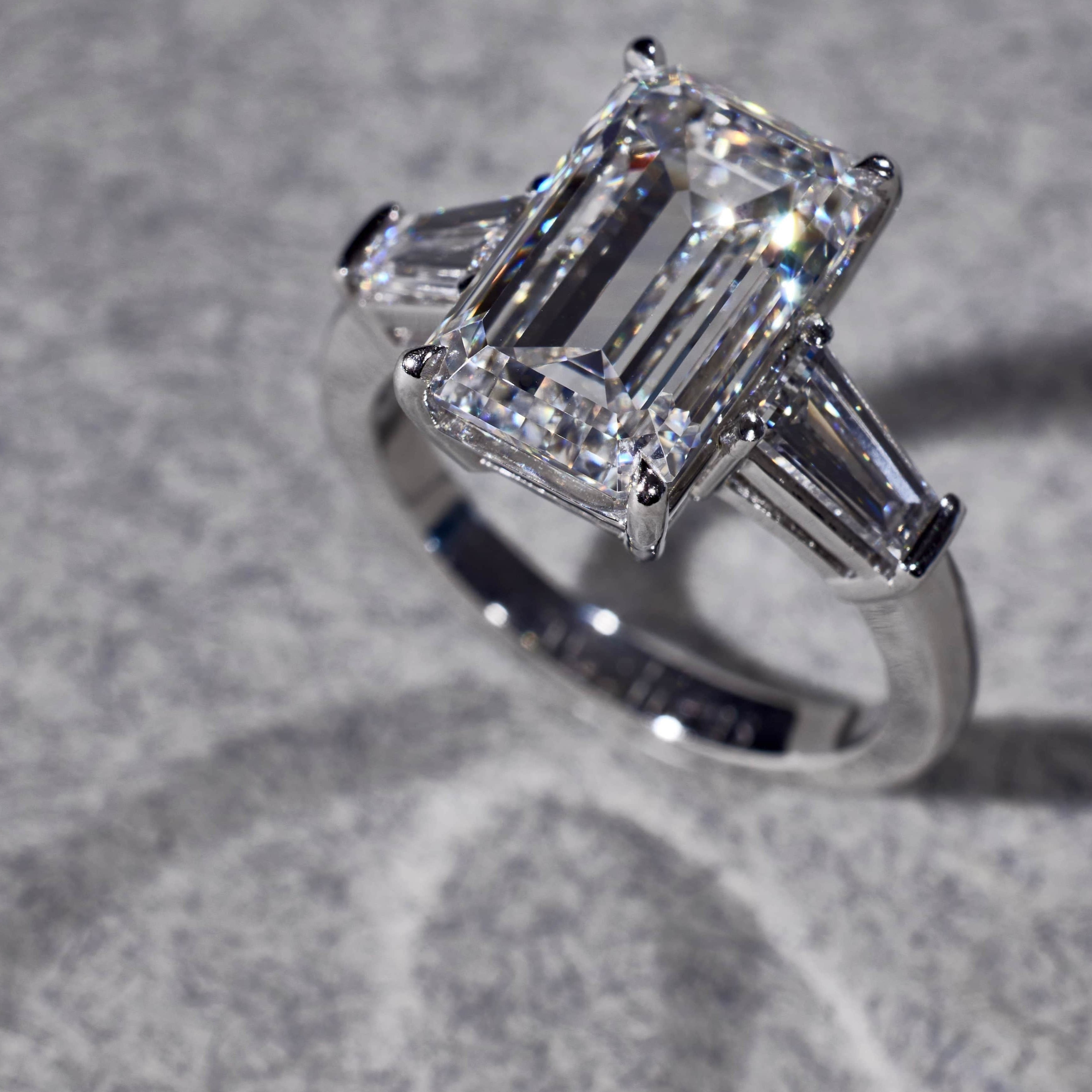 Signature Ring - Nuclieus - Noucou - Apple Watch - Apple iPhone - Diamonds - Jewelry